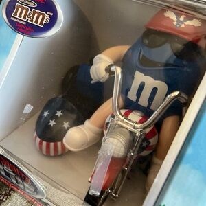M & M COLLECTOR Dispenser